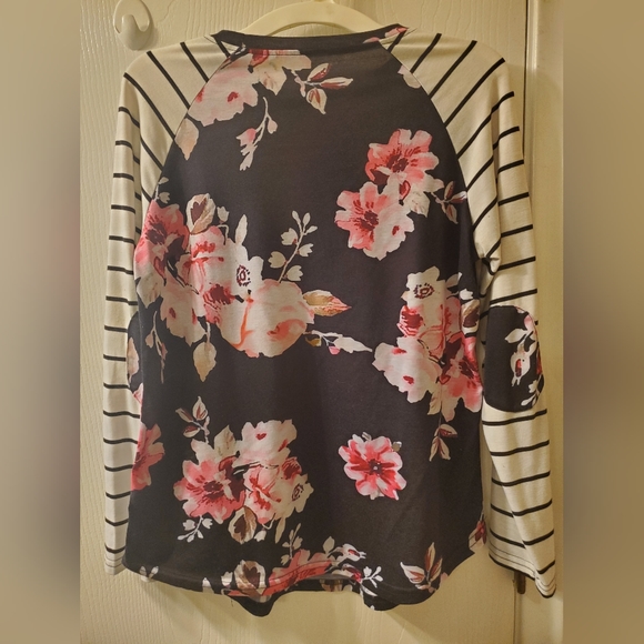 Floral top - Picture 4 of 4